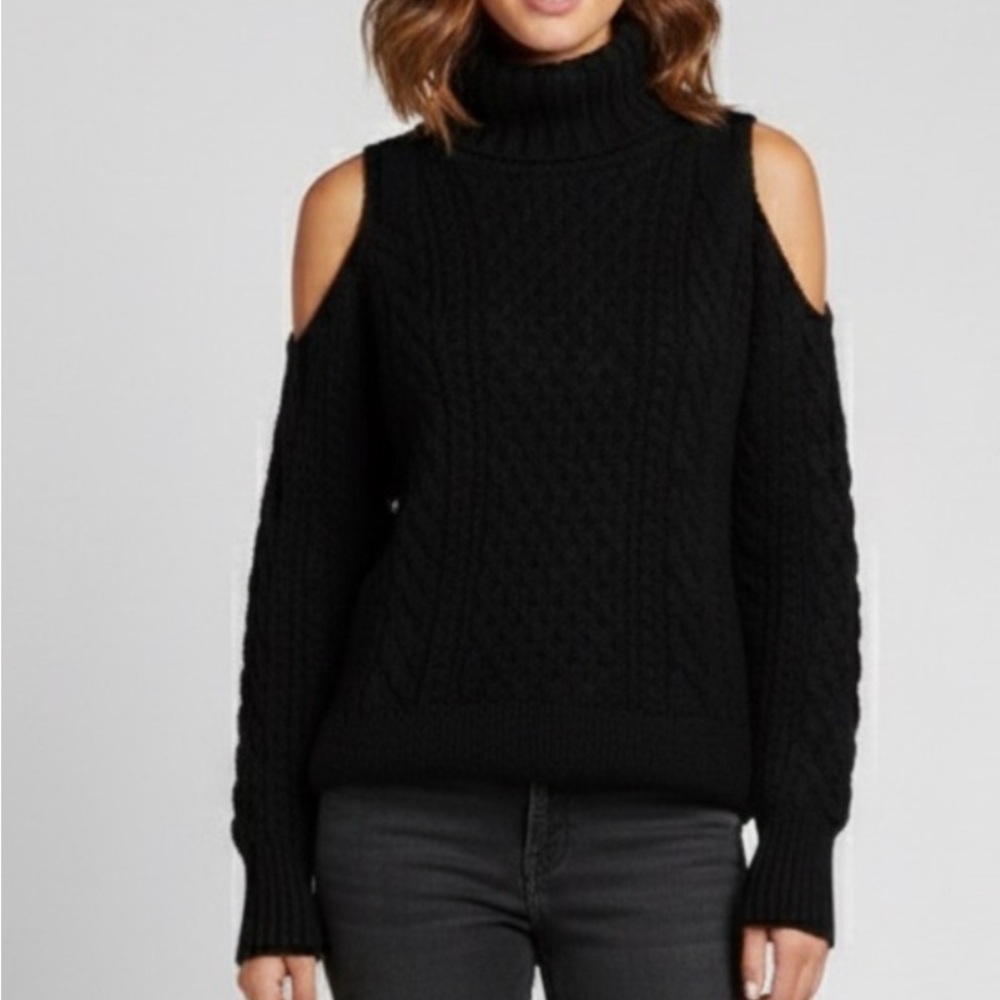 Nwot. H&M cold shoulder sweater